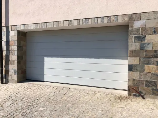 Bílá garážová vrata Hörmann woodgrain, drážka "M"