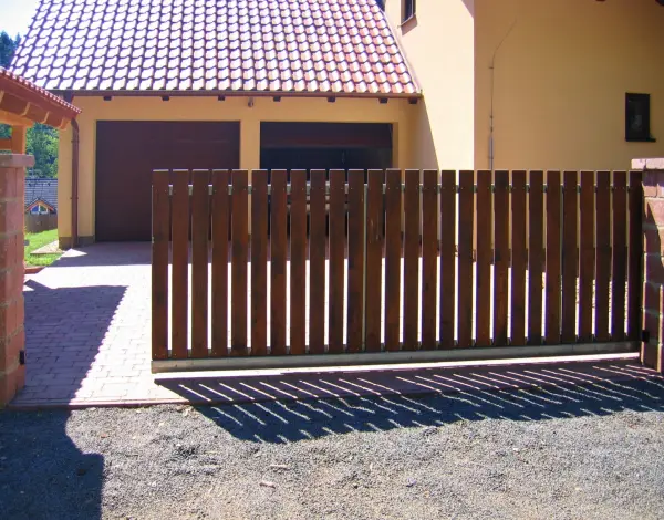 6-brána nesená, hlininková brána, pozinková, brána vjezdová, brána s majákem, brána s brankou, brána dřevěná, brána s výplní, jvp system, jvp prachatice, vrata vojta, vrata prachatice, vrata strakonice, vrata písek, vrata budějovice, vrata praha, česká vrata, kvalitní vrata, česká brána, kvalitní brána, vrata hormann, vrata hörmann, hormann, hörmann
