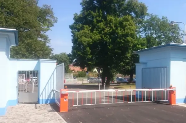 Nice, závora, vjezdová závora, vjezdové závory, solární závory, závory wide, široké závory, protiběžná závora, protiběžné závory, závora parkovací, závory parkovací, jvp system, hormann, hörmann, vrata prachatice, vrata budějovice, vrata strakonice, vrata vojta, německá vrata, česká vrata, kvalitní vrata, kvalitní závory, kvalitní dveře